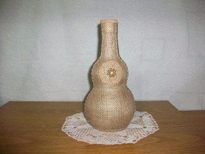 Botella forrada con arpillera + accesorios