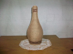Botella forrada con arpillera + accesorios