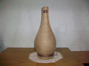 Botella forrada con arpillera + accesorios