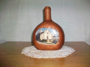 Botella forrada con papel + decoupage