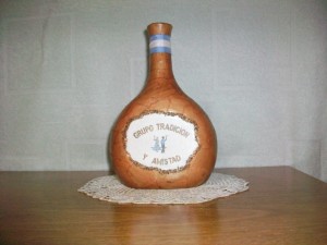 Botella forrada con papel + decoupage
