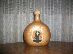 Botella forrada con papel + decoupage