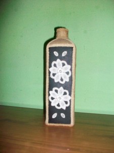 Botella forrada con arpillera + accesorios
