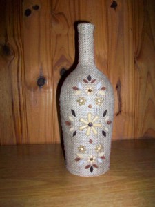 Botella forrada con arpillera + accesorios