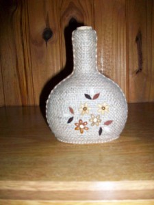 Botella forrada con arpillera + accesorios