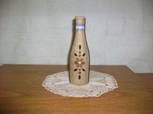 Botella forrada con arpillera + accesorios