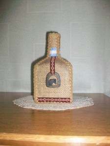 Botella forrada con arpillera + accesorios Botella forrada con arpillera + accesorios