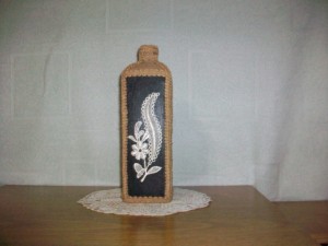 Botella forrada con arpillera + accesorios