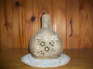 Botella forrada con arpillera + accesorios