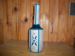 Botella forrada con arpillera + accesorios