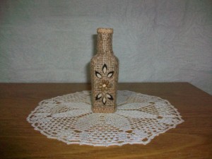Botella forrada con arpillera + accesorios