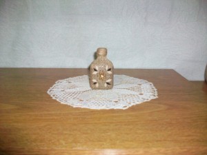Botella forrada con arpillera + accesorios