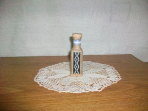 Botella forrada con arpillera + accesorios